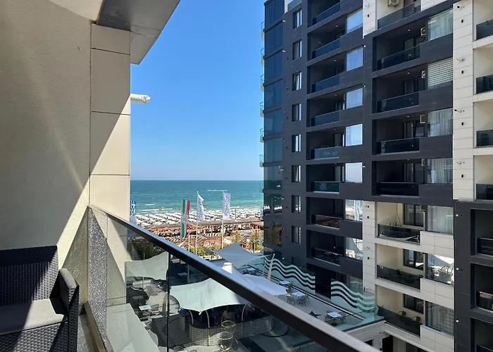 Breakfree At Azimuth Building Stefan Апартаменты